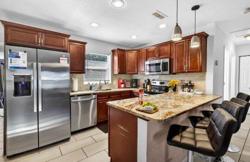 Family Putting Green Oasis BBQ Cornhole Heated Pool - Foto 39