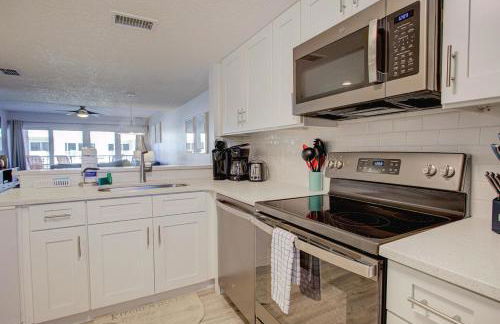 Beautiful Ocean Side 2 Bedroom Condo with Pool - Foto 13