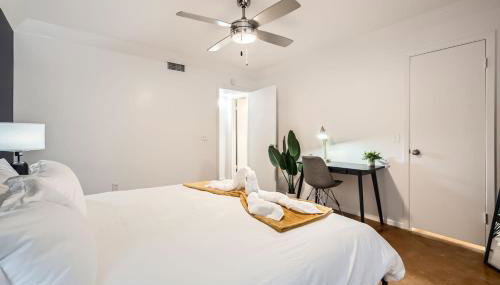 Your Cozy King Suite Getaway - Sleeps 4 - Pool, Prkg - Foto 3