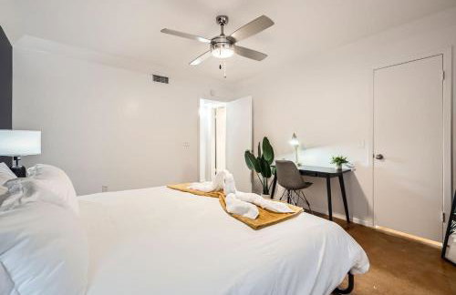 Your Cozy King Suite Getaway - Sleeps 4 - Pool, Prkg - Foto 3