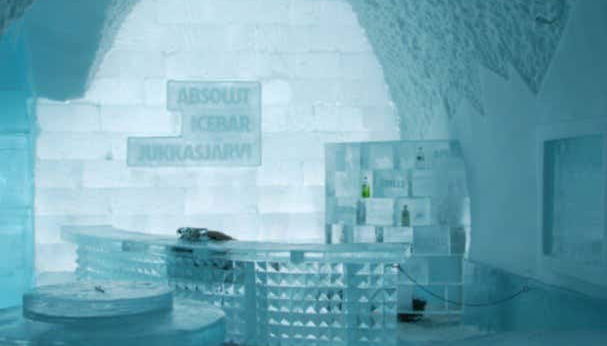 Parcourez l'intérieur de l'Icehotel