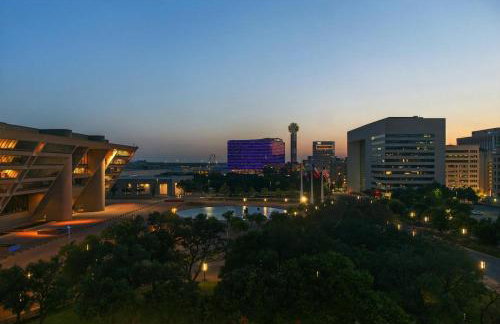 Luxury Downtown Loft Getaway with Gym, Pool, Game room - Foto 12