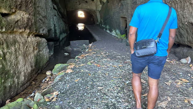 Excursión a Owia Salt Pond - Foto 3, Black Point Tunnel