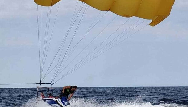 Parasailing a Cala Bona