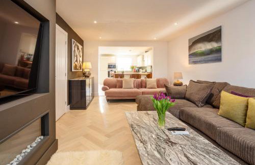 Luxe Detached 3 Bed Luxe House on Exclusive Private Estate Close to Coast Free Hot Tub Sleeps 6 Private Parking for 2 Cars - Photo 67