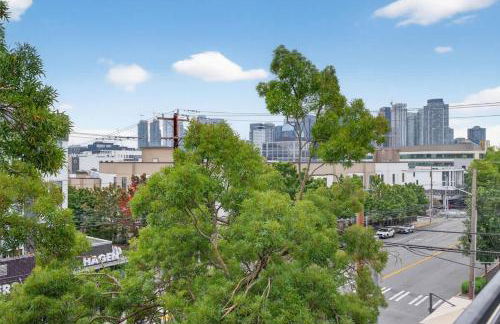 Free Parking - City Views - Near Attractions - Foto 28