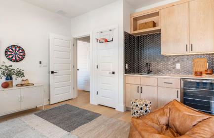 6BDR Luxe Pool Retreat • City Views Ping Pong Foosball Guest House Henley - Foto 51