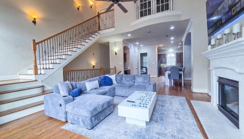 Artsy 3-Story Townhouse Near the Galleria Area! - Foto 2, furniture