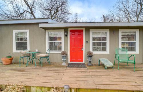 Historic Cabin with Yard 1 Mi to Lake Spavinaw! - Foto 2