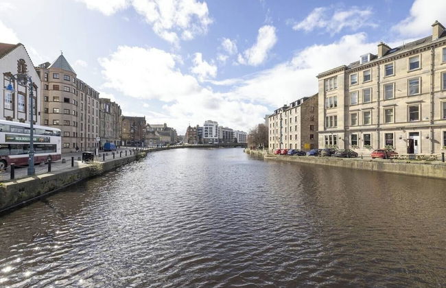 Cute House with Courtyard - Photo 26