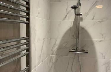 Stunning River Views, Tranquil Split-Level House, Private Garden & Parking - Foto 12