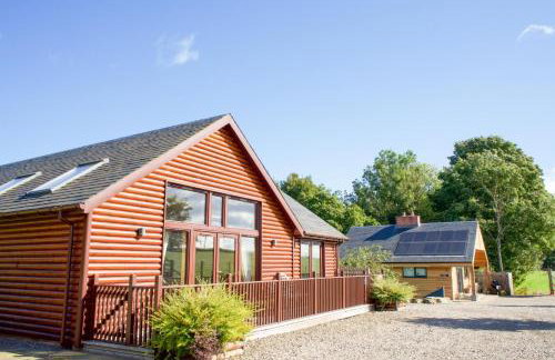 Plum Tree Lodge - Photo 1