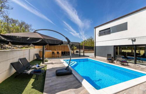 VILLA GEORGE z ogrevanim bazenom in vrtno kuhinjo - Foto 1