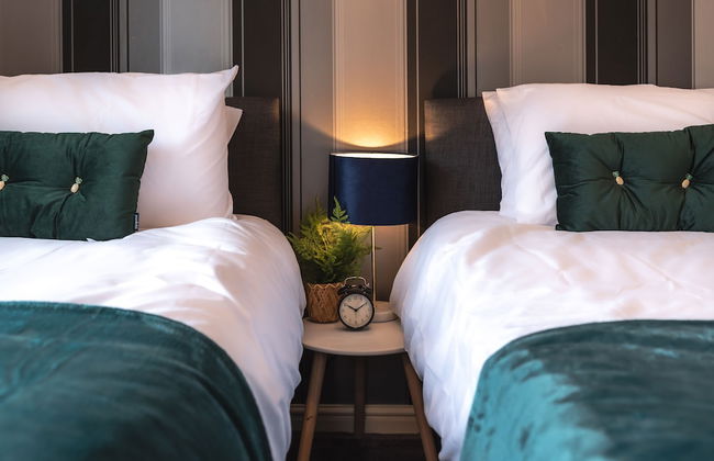 South Downs retreat house with parking - Photo 4