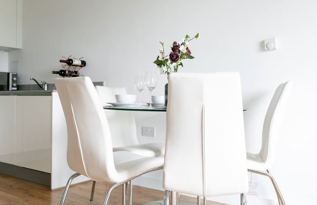 Skyvillion 2bed Enfield Flat W Balcony - Parking - Foto 23