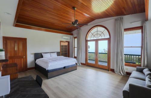 Luxury Oceanview Estate - Photo 30