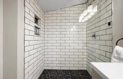 Whitewaters-Main plus Genoa on Oneida Lake - Sleeps 19 - Photo 19