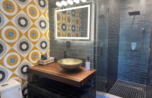 NEW! Urban Oasis, Chic 3-BR 2-BA Corner Unit, Steps Away from NYC! - Foto 10