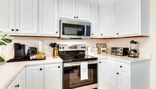 Spacious Madison Vacation Rental with Backyard! - Photo 2