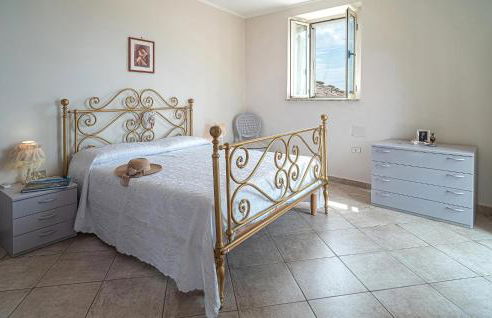2 Bedroom Beautiful Apartment In Laureana Cilento - Photo 24