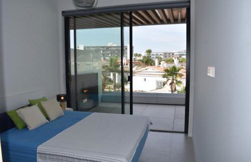 Luxury complex beachfront apartment, infinity pool, sauna, gym and large terrace - Foto 6