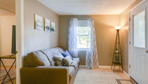 District Heights Apartment with Patio and Seating - Foto 2