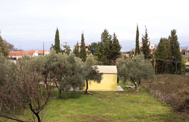 Cute Yellow Handmade House With Garden - Foto 61