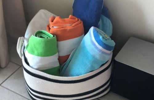 Pet friendly, Heated Pool, close to many beaches, monthly New Vacation Villa - Foto 35