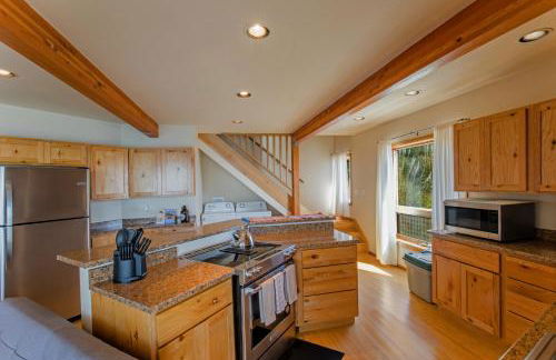 Amazing Oceanview 2 bedroom Oceanfront! by OceanviewHotTubs Shelter Cove, CA Tesla EV Station - Foto 20