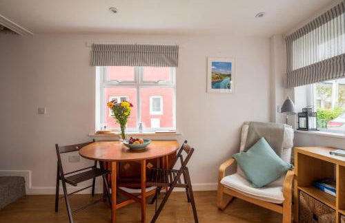 Riverside Bothy In Heart of Scenic Harbour Village - Photo 3