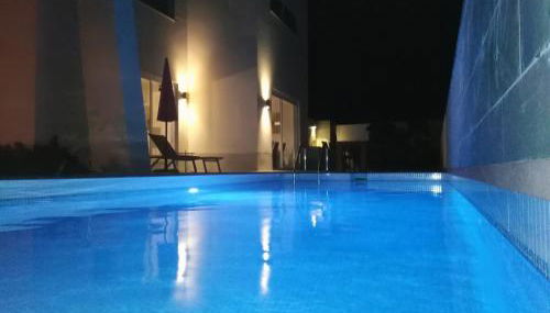 VillasRoyale Trespalomas - An Iconic Villa for Elevated Getaways! - Photo 3