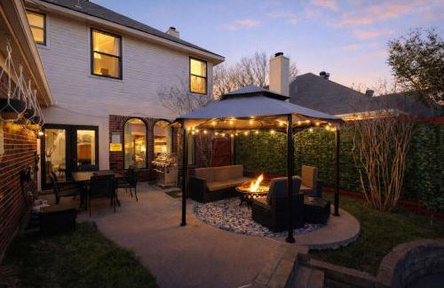 5BD Getaway w Pool Patio Firepit Mins to DT - Photo 39