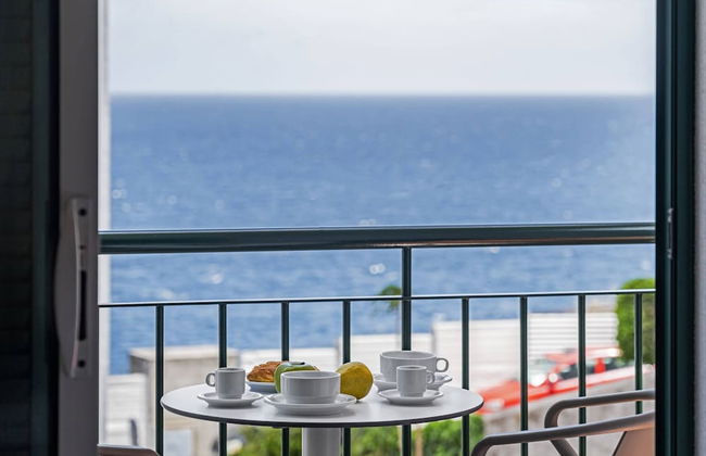 By the Sea, Reis Magos IV - Foto 1