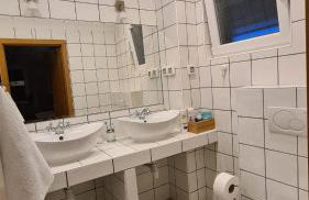 Red House Apartment With Swimming Pool - Photo 17