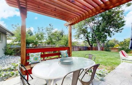Charming four bedroom home with large yard and plenty of room for family - Foto 35