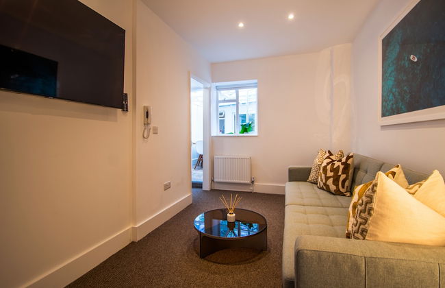 2 Bedroom Flats in Covent Garden - Photo 16