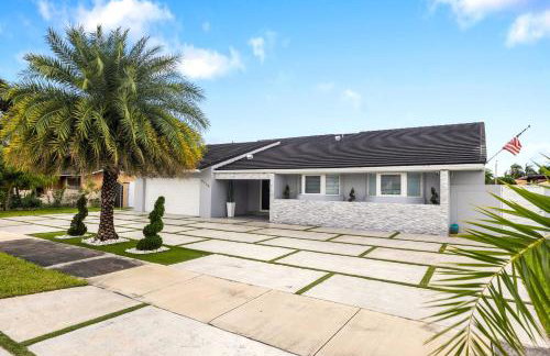 Spectacular Miami- Htd Pool,5 Bdrooms ,MiniGolf, Playground, Baby Items, BBQ - Photo 42