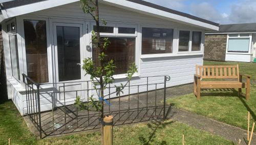 Dartmouth 2 Bed Detached Chalet 144 Norton Park - Foto 1