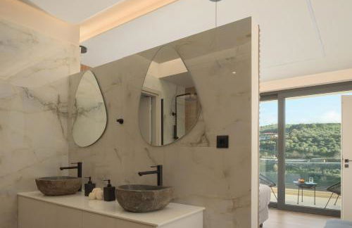 Venerato Villas Ampela & Apolonia, with Pool, Spa Whirlpool & Heritage, By ThinkVilla - Foto 78