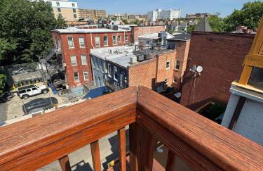 Classy Victorian Brownstone Subway Shopping - Photo 43