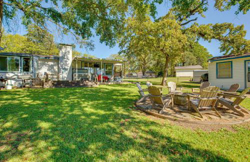 Waterfront Retreat with Hot Tub in Gun Barrel City! - Foto 26