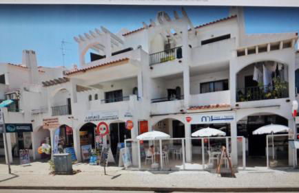 Luxurious first floor apartment with balconies overlooking pool and gardens. - Foto 53