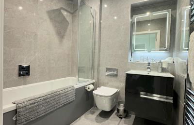 Stunning Beach Front Apartment with Sea views, FREE Parking & Balcony - Foto 5