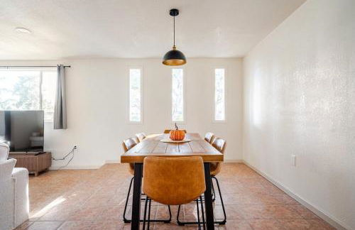 l NEW l 5BR 3BTH Large and Modern Home l Central LOC l 1 ACRE lot - Foto 35