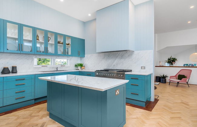 Your Luxury Escape - White Wood - Photo 7