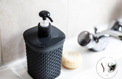 Group-Friendly 3BR Near Dudley + Parking - Foto 72