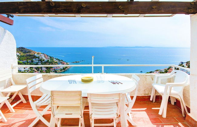 Apartment With Furnished Terrace - Photo 20