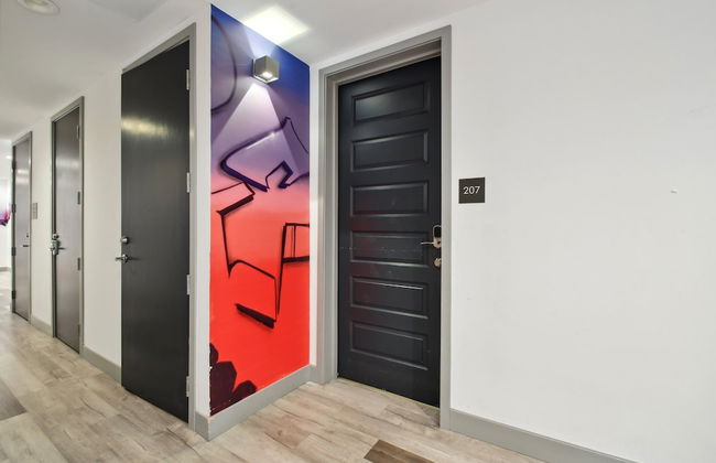 Cowboy Muse | RiNo Art Lofts - Foto 27