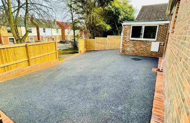 Spacious 3 bedroom Home w Parking in Farnborough - Foto 7