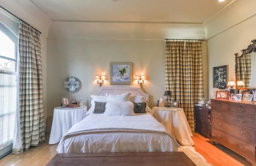 Elegant French Patio Home with Private Pool - Foto 13